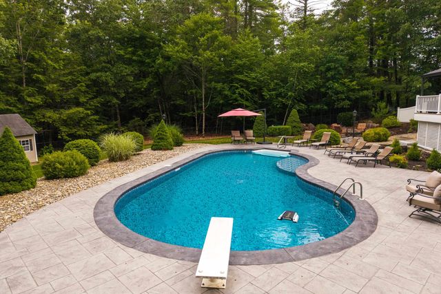 24 Thurston Drive, Lee, NH 03861