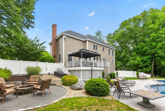 24 Thurston Drive, Lee, NH 03861