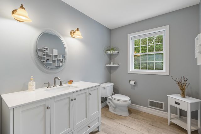 24 Thurston Drive, Lee, NH 03861