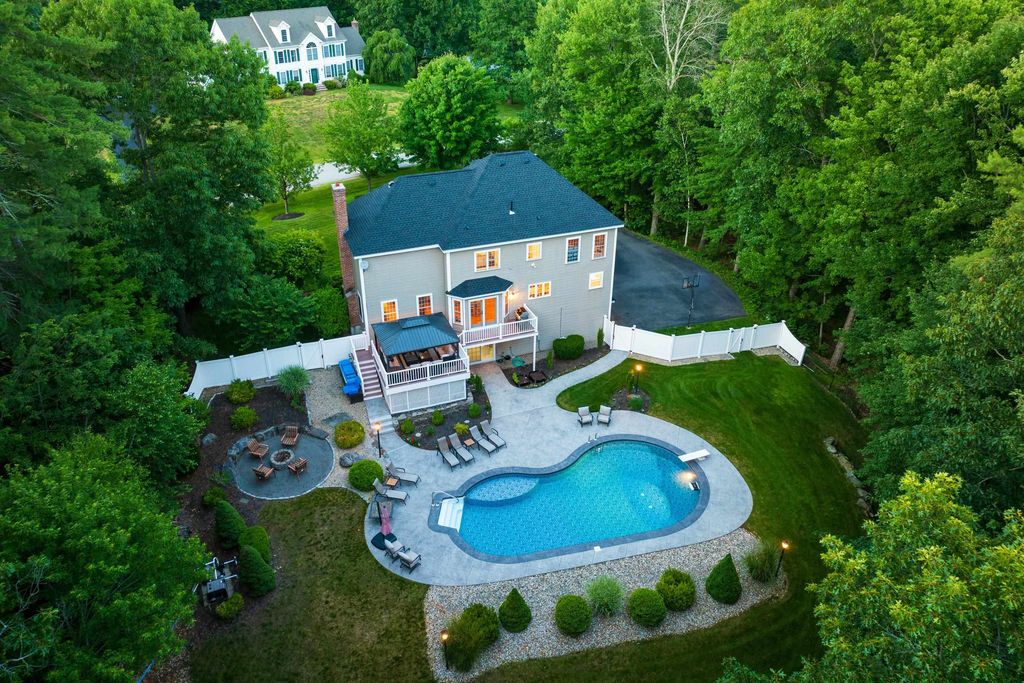 24 Thurston Drive, Lee, NH 03861