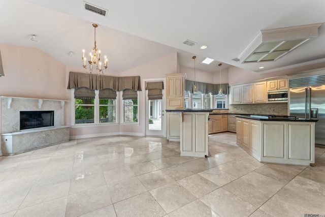 17735 Crossing Blvd, Baton Rouge, LA 70810
