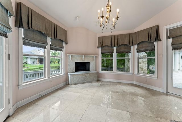 17735 Crossing Blvd, Baton Rouge, LA 70810