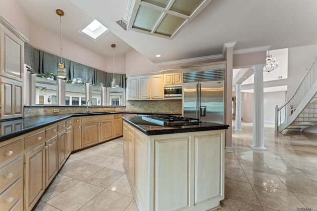 17735 Crossing Blvd, Baton Rouge, LA 70810