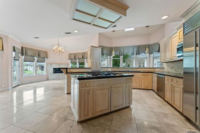 17735 Crossing Blvd, Baton Rouge, LA 70810