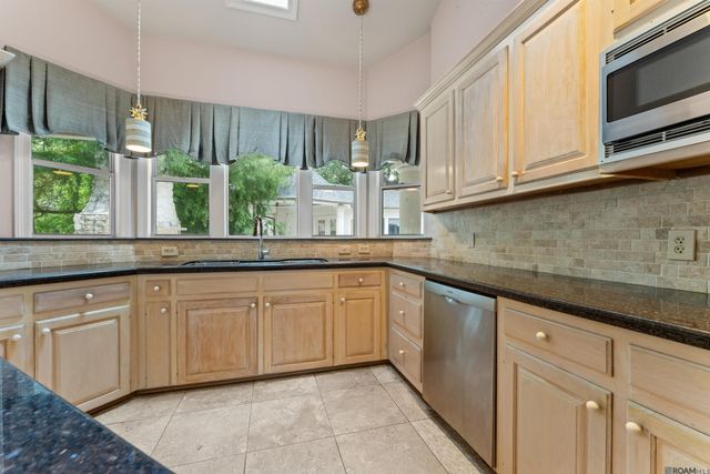 17735 Crossing Blvd, Baton Rouge, LA 70810