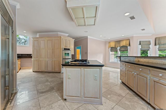 17735 Crossing Blvd, Baton Rouge, LA 70810