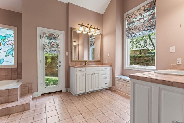 17735 Crossing Blvd, Baton Rouge, LA 70810
