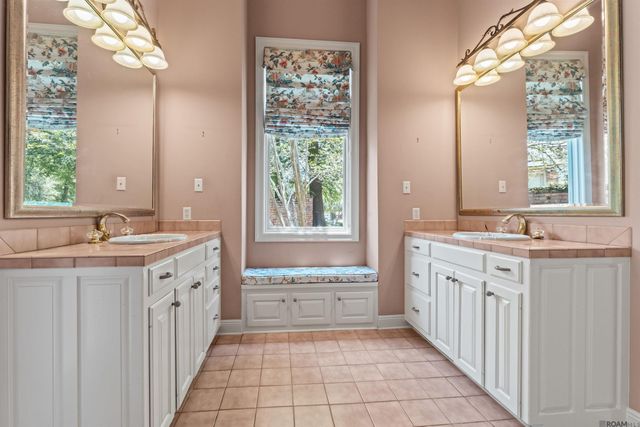17735 Crossing Blvd, Baton Rouge, LA 70810