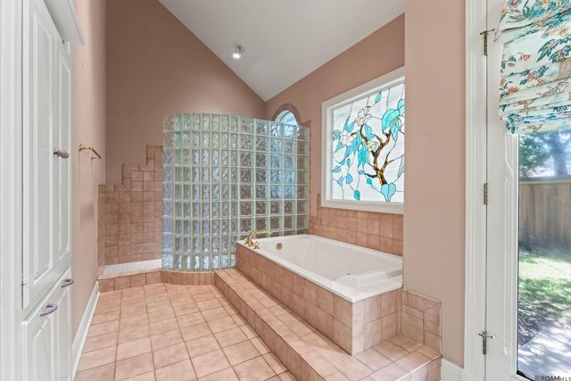 17735 Crossing Blvd, Baton Rouge, LA 70810