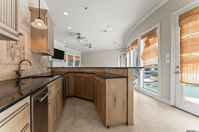 17735 Crossing Blvd, Baton Rouge, LA 70810
