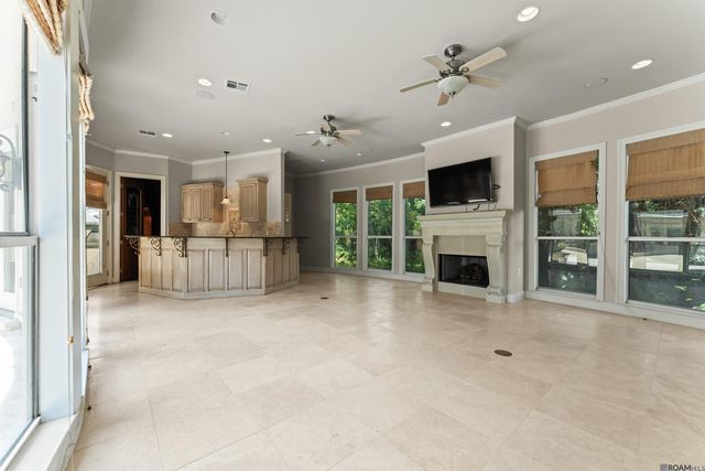17735 Crossing Blvd, Baton Rouge, LA 70810