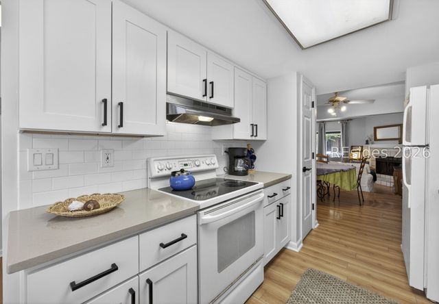 125 Shipyard Dr Apt 194, Hilton Head Island, SC 29928