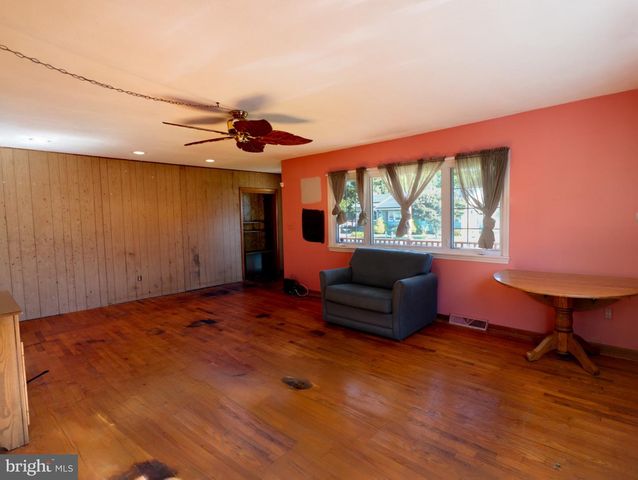 51 QUAKER RD, Pennsville, NJ 08070