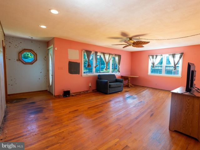 51 QUAKER RD, Pennsville, NJ 08070