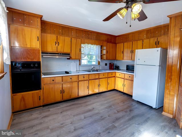 51 QUAKER RD, Pennsville, NJ 08070