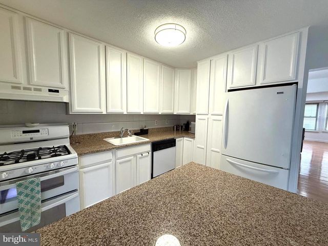 542 FAIRFIELD RD, East Windsor, NJ 08520