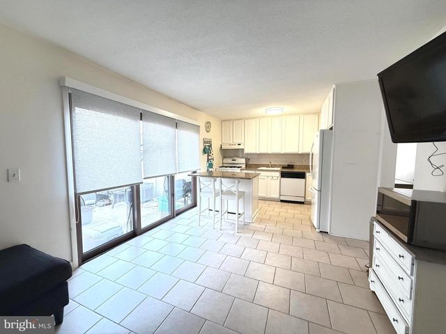 542 FAIRFIELD RD, East Windsor, NJ 08520