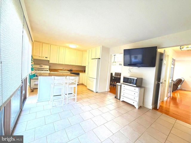 542 FAIRFIELD RD, East Windsor, NJ 08520