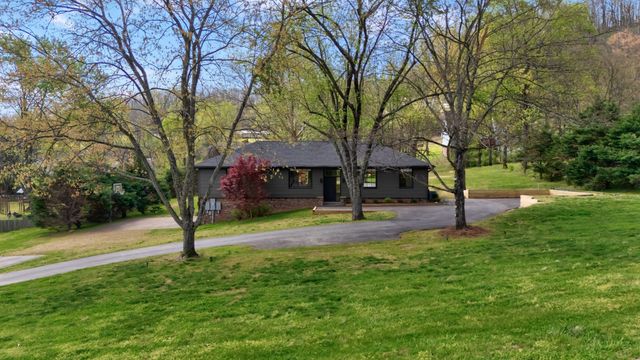 105 Dogwood Ln, Franklin, TN 37064