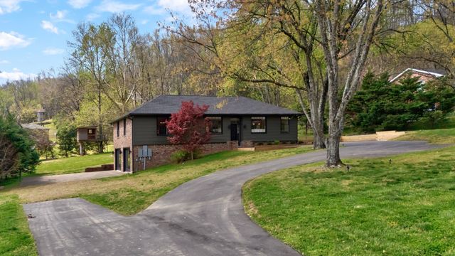 105 Dogwood Ln, Franklin, TN 37064