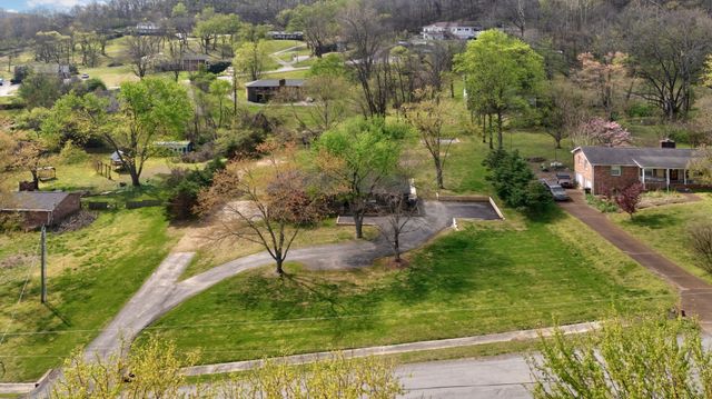 105 Dogwood Ln, Franklin, TN 37064