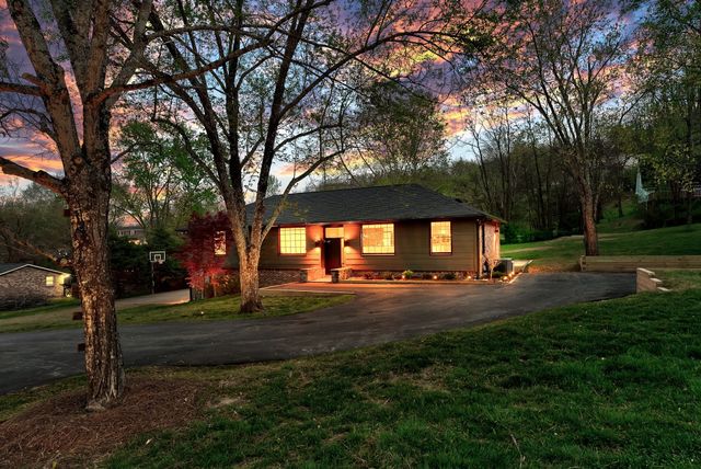 105 Dogwood Ln, Franklin, TN 37064