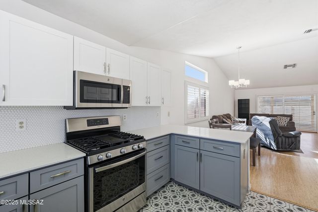 9907 N Woodstone Trail, Tucson, AZ 85742