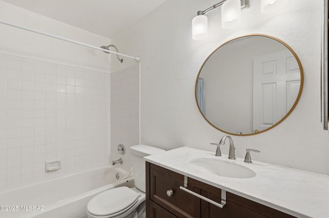 9907 N Woodstone Trail, Tucson, AZ 85742