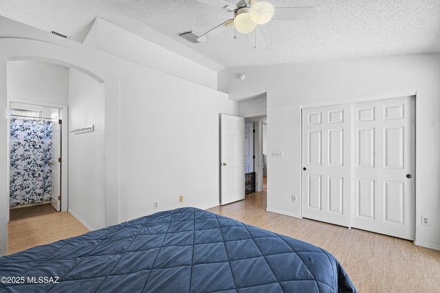 9907 N Woodstone Trail, Tucson, AZ 85742