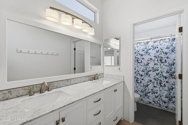 9907 N Woodstone Trail, Tucson, AZ 85742