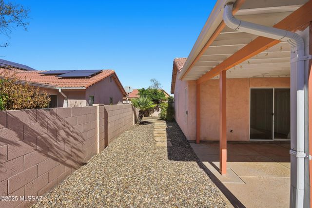 9907 N Woodstone Trail, Tucson, AZ 85742