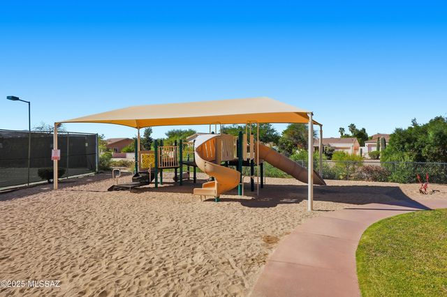 9907 N Woodstone Trail, Tucson, AZ 85742