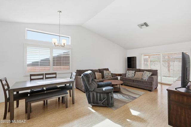 9907 N Woodstone Trail, Tucson, AZ 85742