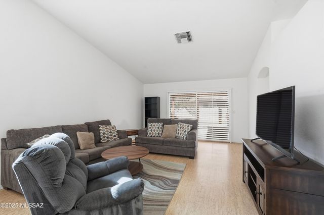 9907 N Woodstone Trail, Tucson, AZ 85742