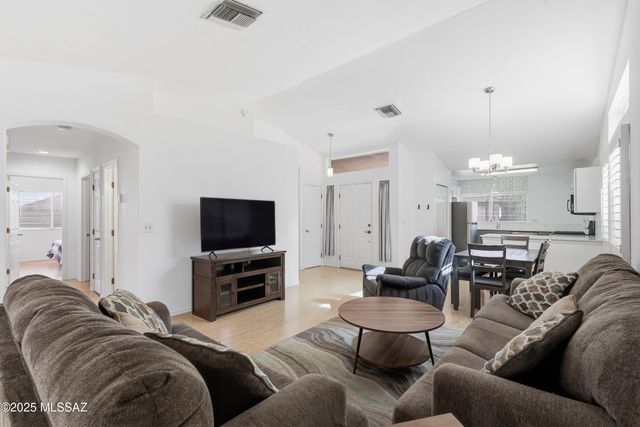 9907 N Woodstone Trail, Tucson, AZ 85742