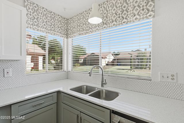 9907 N Woodstone Trail, Tucson, AZ 85742