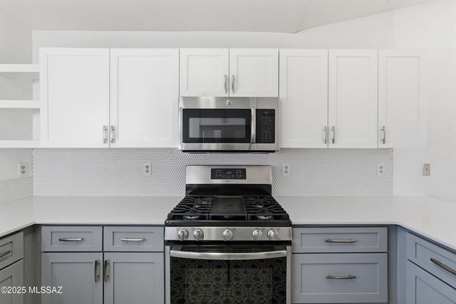 9907 N Woodstone Trail, Tucson, AZ 85742