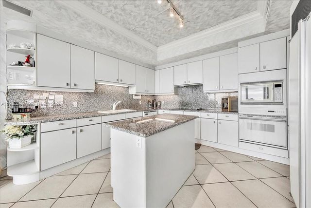 10101 Collins Ave 16B, Bal Harbour, FL 33154