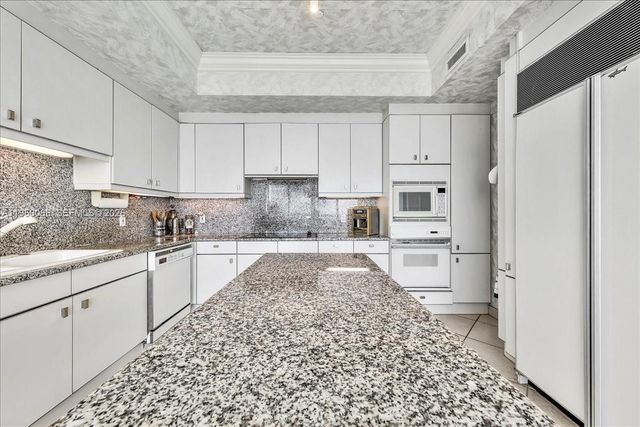 10101 Collins Ave 16B, Bal Harbour, FL 33154