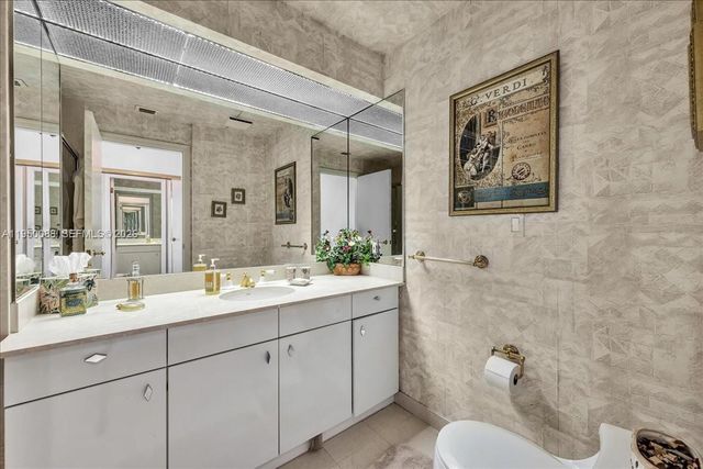 10101 Collins Ave 16B, Bal Harbour, FL 33154