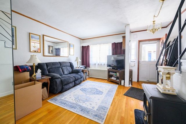 463 E 6th St, Boston, MA 02127