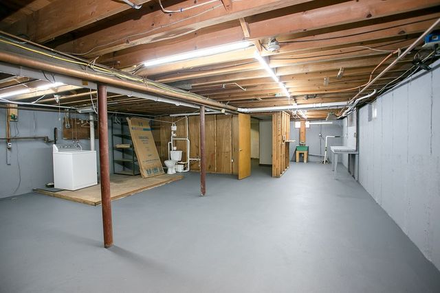 41 Clayton Street, Middletown, RI 02842