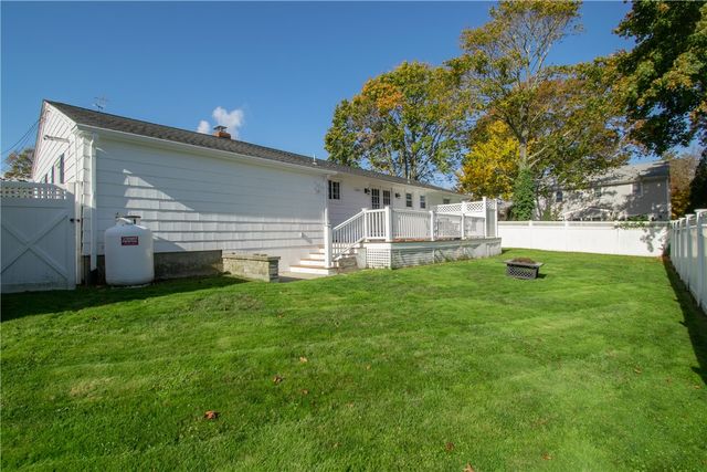 41 Clayton Street, Middletown, RI 02842