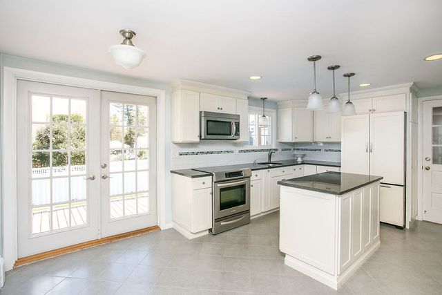 41 Clayton Street, Middletown, RI 02842