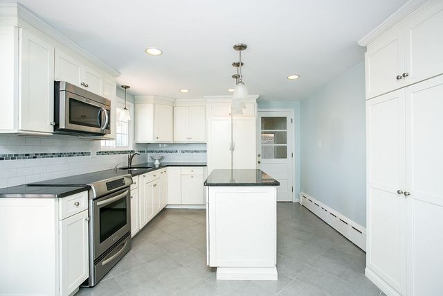 41 Clayton Street, Middletown, RI 02842