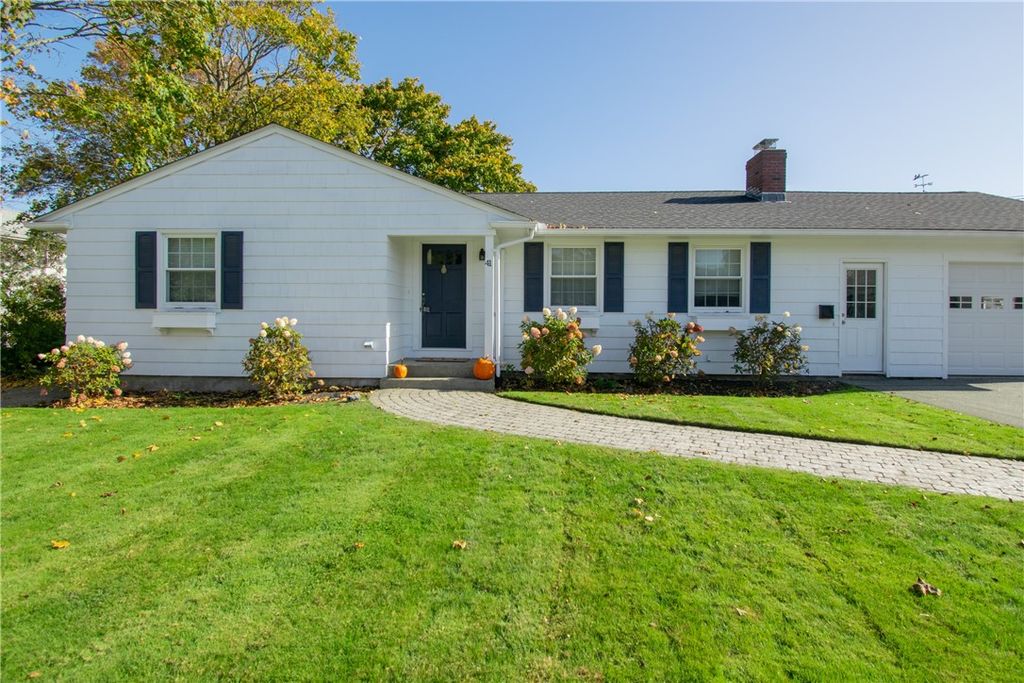 41 Clayton Street, Middletown, RI 02842