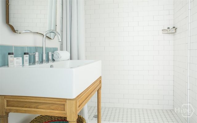 1 E Gordon Street 2, Savannah, GA 31401