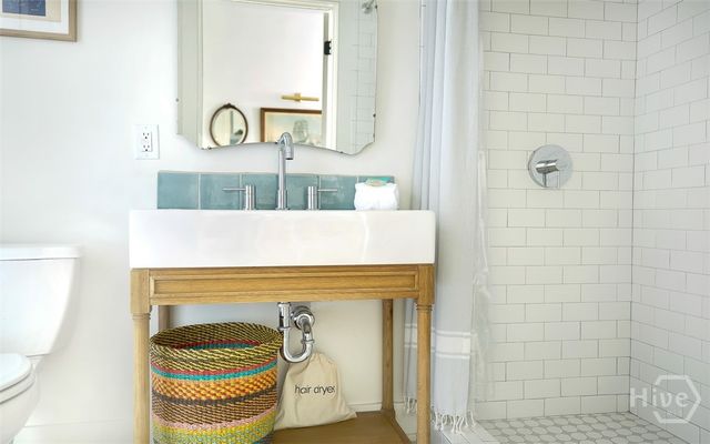 1 E Gordon Street 2, Savannah, GA 31401