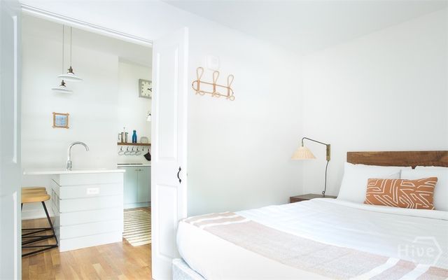 1 E Gordon Street 2, Savannah, GA 31401