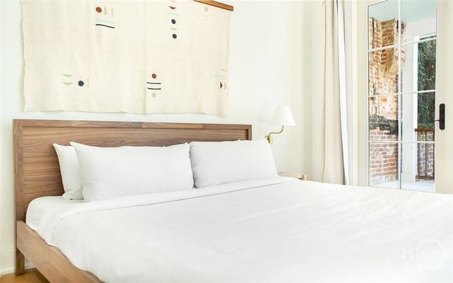 1 E Gordon Street 2, Savannah, GA 31401